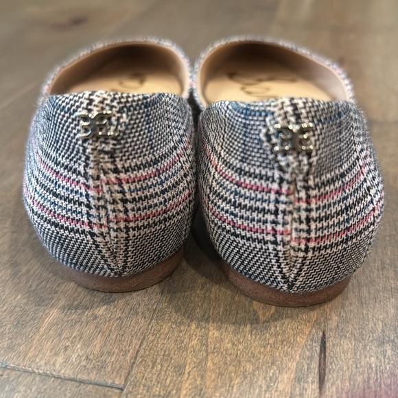 6 1/2 Sam Edelman Pointed Rodney Flats - Picture 3 of 3